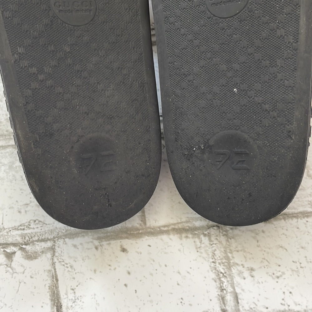 Gucci Pool Sides - Picture 10 of 13